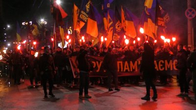 У Херсоні до 103-ї річниці бою під Крутами відбулась смолоскипна хода