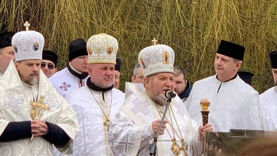На набережній Тернопільського ставу освятили воду На набережній Тернопільського ставу освятили воду