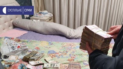 У Сумах ДБР вилучило "чорну касу" з майже 3,5 млн грн У Сумах ДБР вилучило "чорну касу" з майже 3,5 млн грн