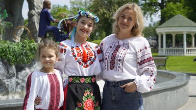 Як у Харкові відзначили День вишиванки: фоторепортаж Як у Харкові відзначили День вишиванки: фоторепортаж
