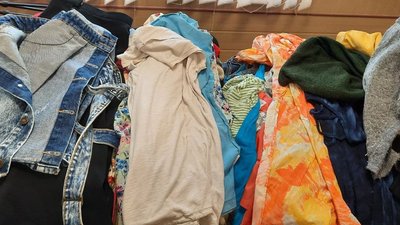 На Херсонщині проходить благодійна акція «Вдягни сусіда»