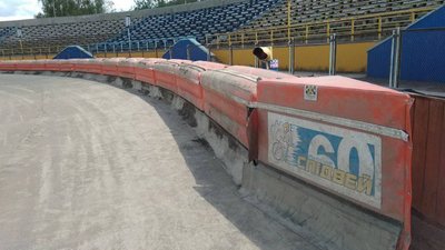 На мототреці у Рівному встановили надувні борти На мототреці у Рівному встановили надувні борти