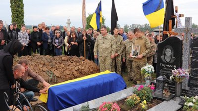 На Тернопільщині попрощалися з військовослужбовцем Володимиром Торогоєм На Тернопільщині попрощалися з військовослужбовцем Володимиром Торогоєм