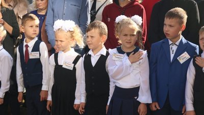 До чернігівських шкіл пішли майже 3 тисячі першачків