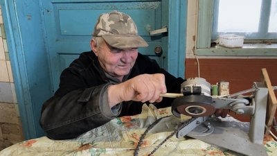 Власноруч зібрав і встановив вітряки: як господарює енергонезалежний пенсіонер з Борзни Власноруч зібрав і встановив вітряки: як господарює енергонезалежний пенсіонер з Борзни