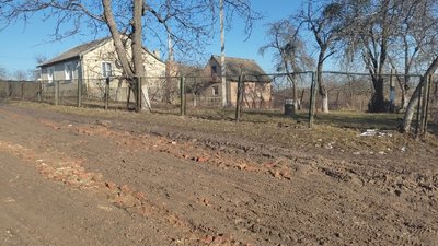 Застрягають машини і люди: жителі села під Луцьком скаржаться на стан дороги. Коли її полагодять Застрягають машини і люди: жителі села під Луцьком скаржаться на стан дороги. Коли її полагодять