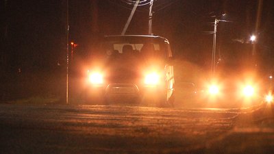 Жителі Житомирщини у темну пору доби мають носити на одязі світлоповертальні елементи