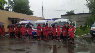 Черкаські медики отримали ключі від нових автомобілів "швидкої" Черкаські медики отримали ключі від нових автомобілів "швидкої"