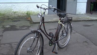 Продають вінтажний одяг, килими, рушники: у Вінниці збирають гроші для захисників Продають вінтажний одяг, килими, рушники: у Вінниці збирають гроші для захисників