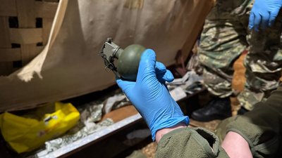 Рушниця, гранати та набої — на Черкащині дев'ятьох людей підозрюють у збуті зброї Рушниця, гранати та набої — на Черкащині дев'ятьох людей підозрюють у збуті зброї