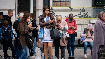 Полтавці на зупинці