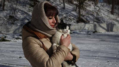 В Одесі містяни допомагають безпритульним тваринам під час холодів