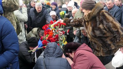 "Наша "птаха" віддала своє життя". У Глухові на Сумщині попрощалися із захисником Олександром Лебедєвим "Наша "птаха" віддала своє життя". У Глухові на Сумщині попрощалися із захисником Олександром Лебедєвим
