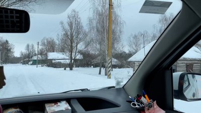 Пенсії під обстрілами: як на Чернігівщині працює пересувне відділення пошти на кордоні з Росією Пенсії під обстрілами: як на Чернігівщині працює пересувне відділення пошти на кордоні з Росією
