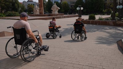 ветерани на кріслах колісних