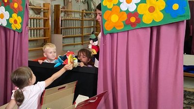 "Самі створюють сюжет": у Полтаві для дітей дошкільного віку влаштовують лялькотерапію "Самі створюють сюжет": у Полтаві для дітей дошкільного віку влаштовують лялькотерапію