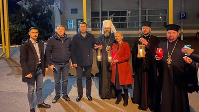 Благодатний вогонь передали через польський кордон Благодатний вогонь передали через польський кордон
