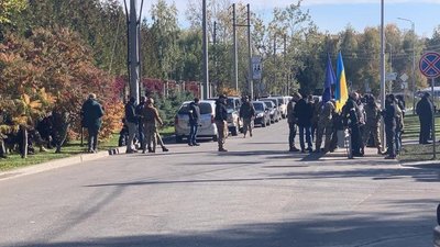 "Будете відповідати»: Порошенко відреагував на акцію під його будинком у Козині "Будете відповідати»: Порошенко відреагував на акцію під його будинком у Козині