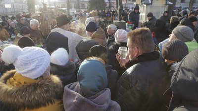 Без масок та дистанції: як святкують Водохреще на Буковині Без масок та дистанції: як святкують Водохреще на Буковині