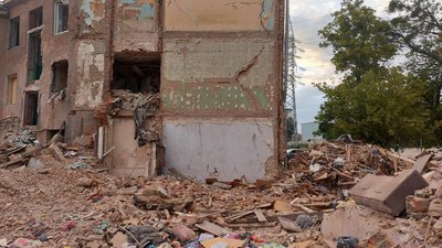 "Вчителі плачуть, бо хлопець був хороший": внаслідок обстрілу гуртожитку у Харкові загинув вчитель Олександр Бабійчук "Вчителі плачуть, бо хлопець був хороший": внаслідок обстрілу гуртожитку у Харкові загинув вчитель Олександр Бабійчук