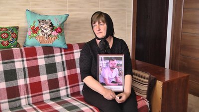 Мати загиблого захисника просить підтримати петицію, ініційовану Чернігівською митницею, про присвоєння її сину, Сергію Яцуху, звання Героя України Мати загиблого захисника просить підтримати петицію, ініційовану Чернігівською митницею, про присвоєння її сину, Сергію Яцуху, звання Героя України