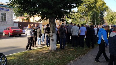 Півсотні людей зібралися на мітингу під Новгород-Сіверським райвідділом поліції