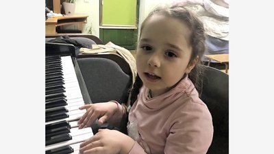 Мама дівчинки з Запоріжжя, яку прихистили рівняни, вийшла на зв'язок Мама дівчинки з Запоріжжя, яку прихистили рівняни, вийшла на зв'язок
