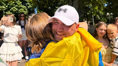 На Кіровогращині зустріли звільненого з полону бійця Андрія Михайлишина