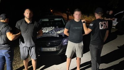 Підозрювані у незаконному переправленні чоловіків через кордон