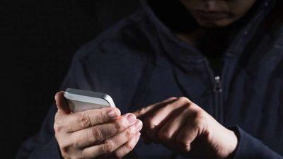 Обіцяли допомогу: на Хмельниччині ошукали переселенку з Луганщини