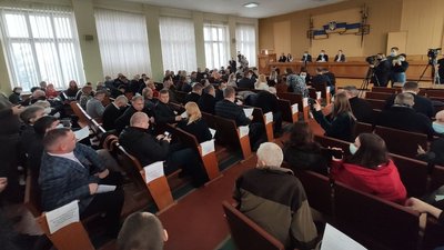 Працівники Тернопільської районної лікарні протестують біля Тернопільської райради