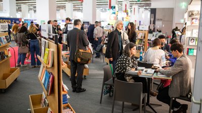 Україна стала неофіційним почесним гостем на Франкфуртському книжковому ярмарку-2022 Україна стала неофіційним почесним гостем на Франкфуртському книжковому ярмарку-2022
