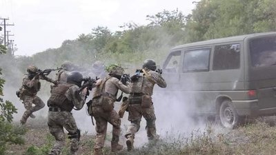 Морські піхотинці з одеської бригади тренуються запобігати диверсіям Морські піхотинці з одеської бригади тренуються запобігати диверсіям