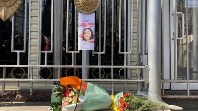 У Киргизстані під час викрадення для вступу в шлюб загинула дівчина. Люди вийшли на мітинг У Киргизстані під час викрадення для вступу в шлюб загинула дівчина. Люди вийшли на мітинг
