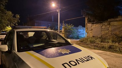 Поліція на місці вибуху у багатоквартирному будинку в Одесі