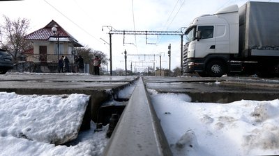 Можливі затори: на Рівненщині ремонтують переїзд, на якому потяг протаранив вантажівку