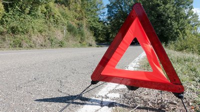 "В’їхав у бетонную опору". Внаслідок ДТП на Закарпатті госпіталізували жінку