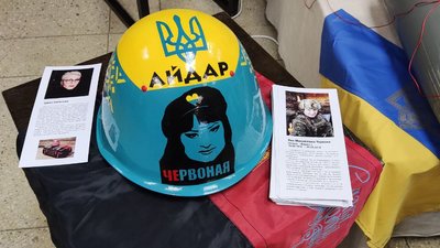 У Тернополі відкрили виставку, аби зібрати гроші на квартиру сім’ї загиблого бійця У Тернополі відкрили виставку, аби зібрати гроші на квартиру сім’ї загиблого бійця