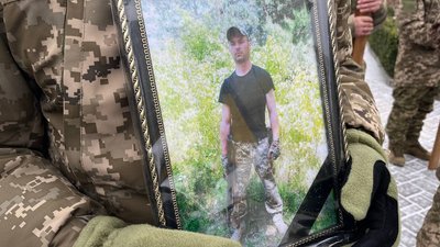 Загинули на Донеччині та Дніпропетровщині: у Луцьку попрощалися з трьома захисниками Загинули на Донеччині та Дніпропетровщині: у Луцьку попрощалися з трьома захисниками