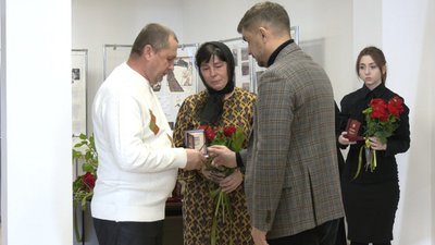 Родини загиблих військовослужбовців отримали нагороди Родини загиблих військовослужбовців отримали нагороди