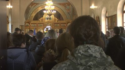Прощались з Дмитром Крамаром у хмельницькому Свято-Георгіївському храмі. 09.05.2023 рік. Прощались з Дмитром Крамаром у хмельницькому Свято-Георгіївському храмі. 09.05.2023 рік.