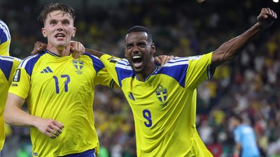 Александер Ісак та Віктор Йокерес із збірної Швеції з футболу під час матчу на ЧС-2026