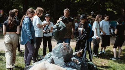 У Знам'янці на Кіровоградщині влаштували прибирання біля ставка Копанка