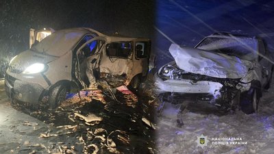 ДТП на Чернігівщині: восьмеро травмованих внаслідок зіткнення легковика й мікроавтобуса