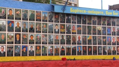 Авіакатастрофа літак Іл-76 аеропорт Луганськ трагедія загиблі українські військові 25 повітряно-десантна бригада рідні загиблих Дніпропетровська область Авіакатастрофа літак Іл-76 аеропорт Луганськ трагедія загиблі українські військові 25 повітряно-десантна бригада рідні загиблих Дніпропетровська область