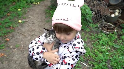 «Тут тепер ми уже місцеві»: багатодітна сім’я Миронцових із Чернігова живе в Опішні на Полтавщині «Тут тепер ми уже місцеві»: багатодітна сім’я Миронцових із Чернігова живе в Опішні на Полтавщині