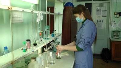 Хімічні аналізи, регенерація води та контроль якості: як працює лабораторія Миколаївської ТЕЦ Хімічні аналізи, регенерація води та контроль якості: як працює лабораторія Миколаївської ТЕЦ