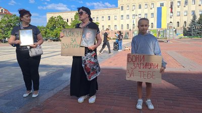 Вшанування пам'яті загиблих на війні. У Кропивницькому щоранку зупинятимуть рух центральною вулицею Вшанування пам'яті загиблих на війні. У Кропивницькому щоранку зупинятимуть рух центральною вулицею