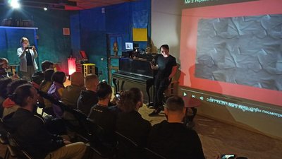 "Ми з України". У Вінниці показали фільм про діяльність митців під час війни "Ми з України". У Вінниці показали фільм про діяльність митців під час війни