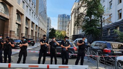 Чоловік погрожував підірвати гранату в Кабміні, його затримали. Що відомо про інцидент